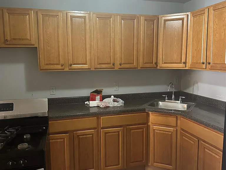 776 Lincoln Ave — Photo 2