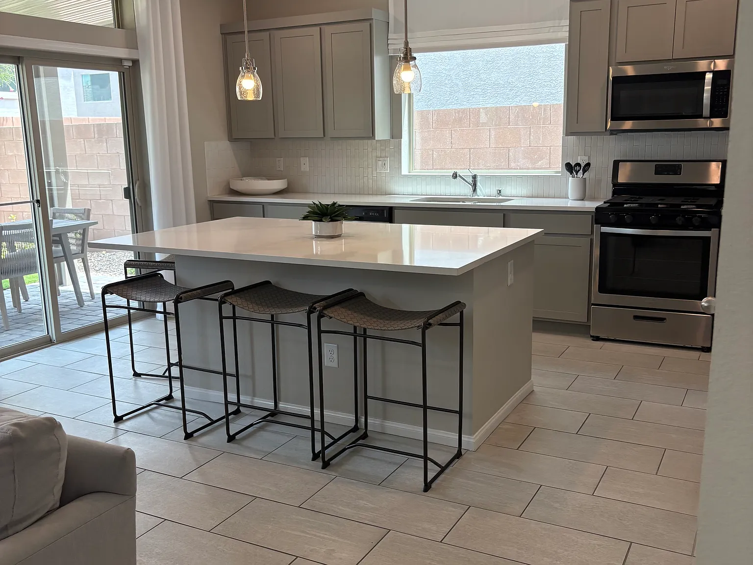 4 bed, 3.5 bath, 2745 sqft, $3,850 — Photo 4