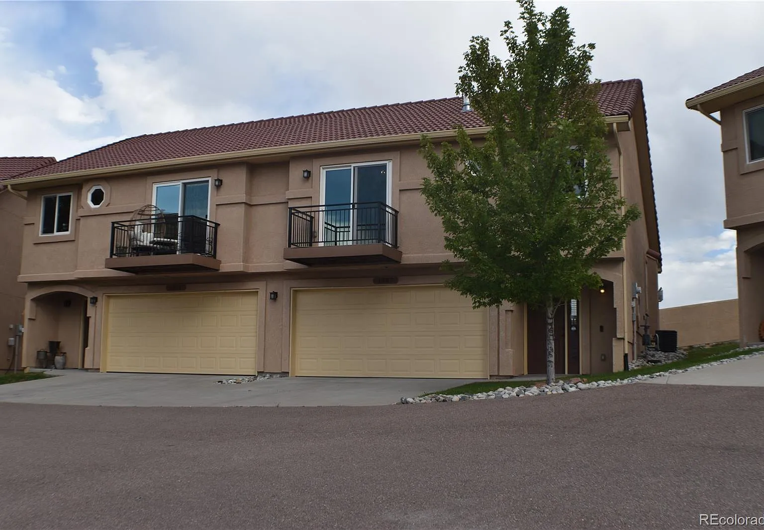 2 bed, 2.5 bath, 1866 sqft, $2,300 — Photo 1