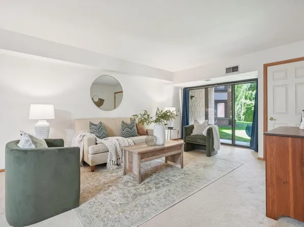 1600 West Green Tree B ROAD #130, Glendale, WI 53209