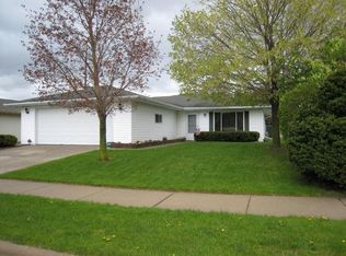 12 Bindl Dr, Reedsburg, WI 53959