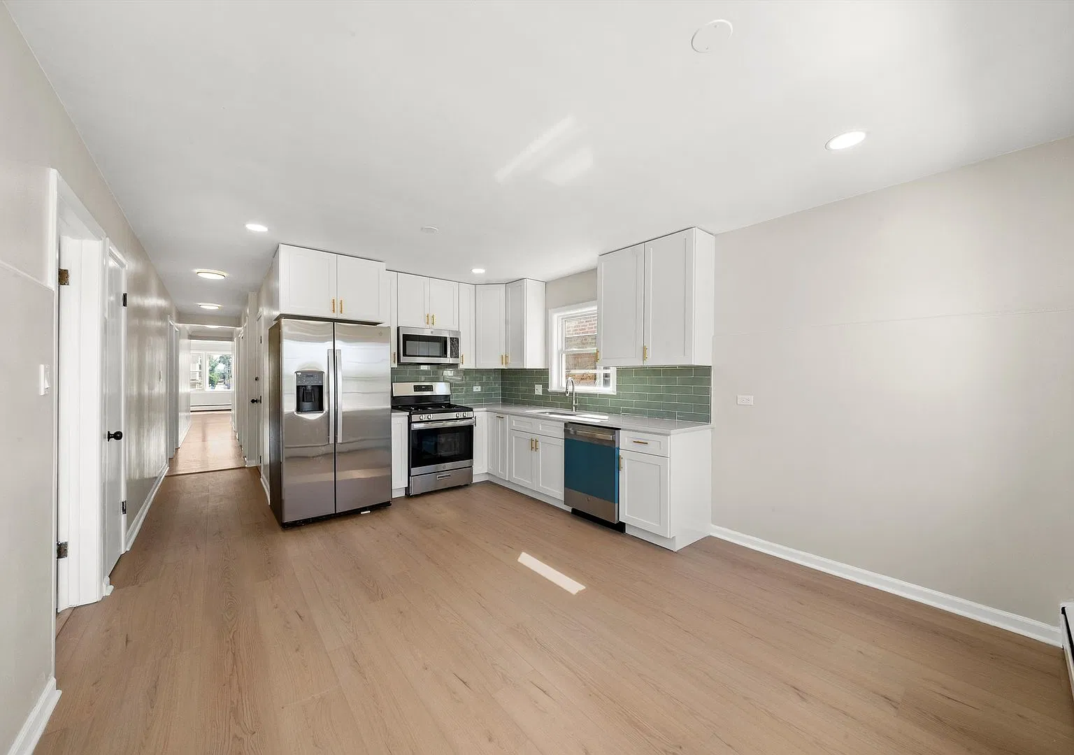 4 bed, 1417 sqft, $2,600 — Photo 2