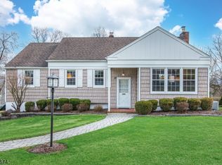 13 Highland Dr, Livingston, NJ 07039