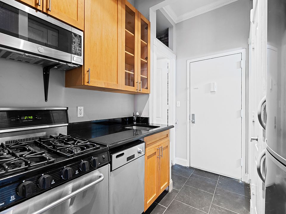 2nd image of 120 Christopher St APT 12