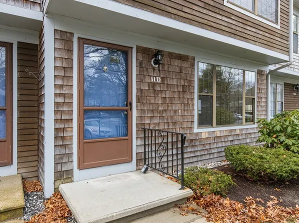 195 Falmouth Rd APT 11D, Mashpee, MA 02649