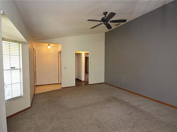 3rd image of 1396 Tivoli Dr