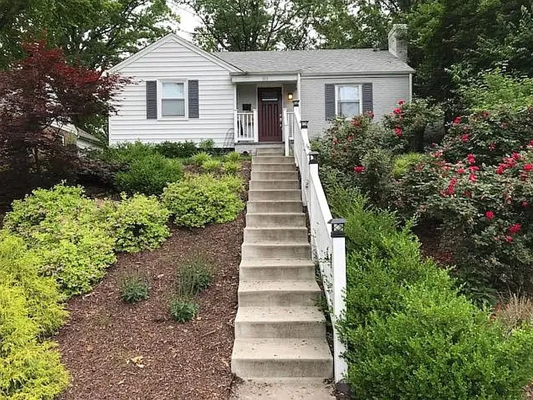 1613 Noyes Dr — Photo 1