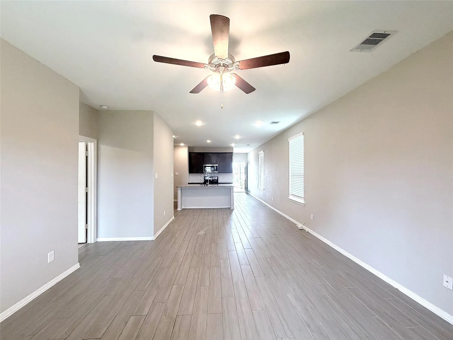 4 bed, 2.0 bath, 1595 sqft, $2,200 — Photo 4