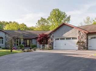 8560 Beechwood Dr SE, Caledonia, MI 49316