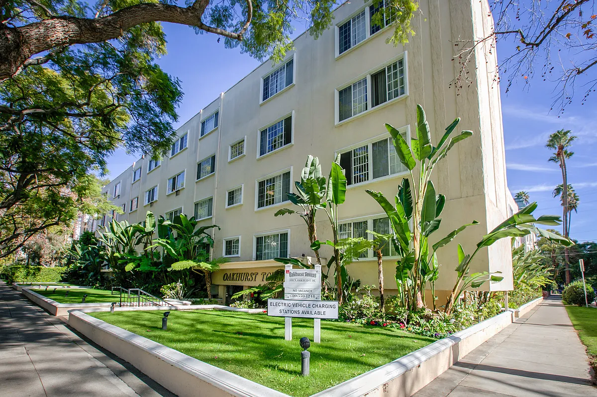 Building Photo - Oakhurst Towers