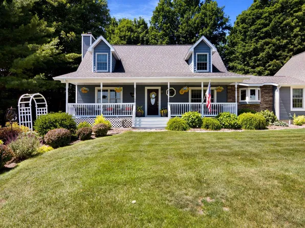9770 E Valley Hills Dr, Traverse City, MI 49684