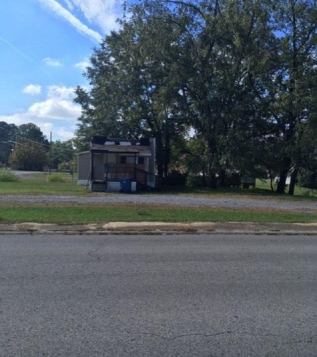2nd image of 612 N Main St