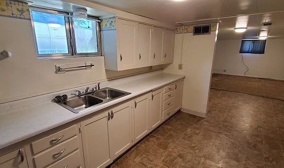 2nd image of 606 1/2 Parkhill Dr