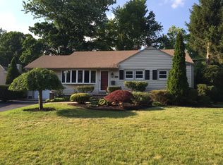219 Sweetbriar Pl, Paramus, NJ