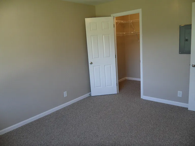 5526 Humbert Rd — Photo 16