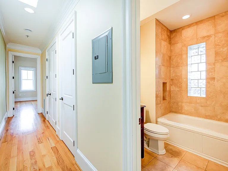 629 4th St NE #3 — Photo 12