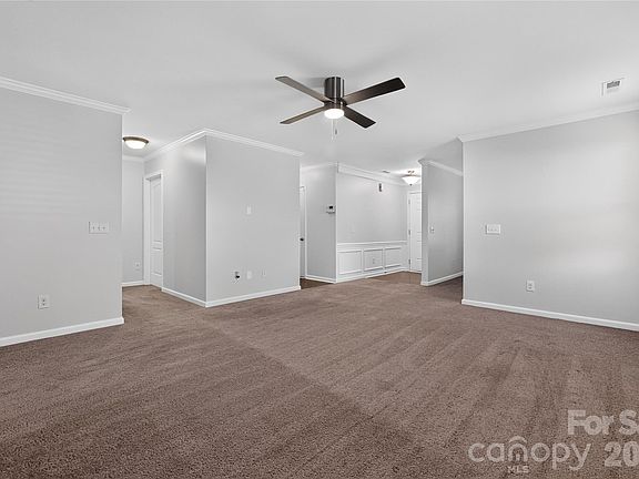 2nd image of 1716 White Willow Ave