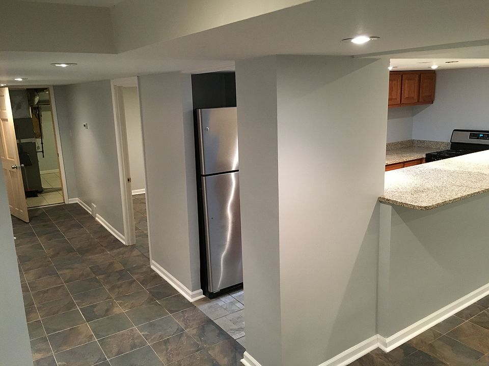 Entry from the front door into the unit