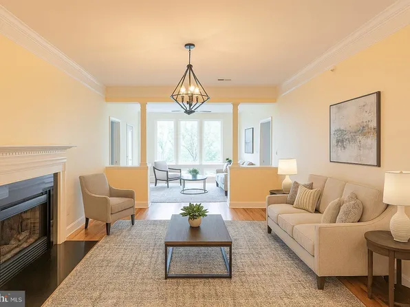 7065 Heritage Hunt Dr APT 309, Gainesville, VA 20155