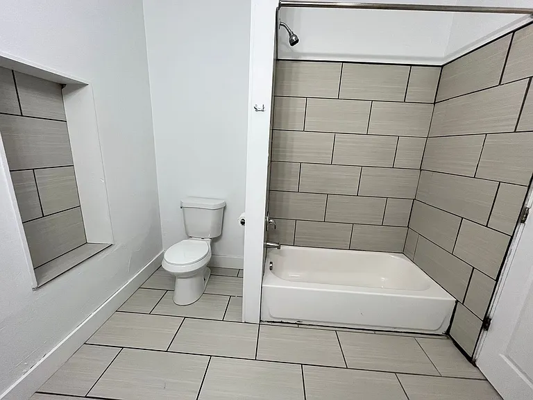 223 N Minnesota Ave — Photo 9
