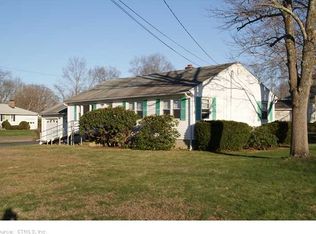 27 Greenfield Dr, Ansonia, CT 06401