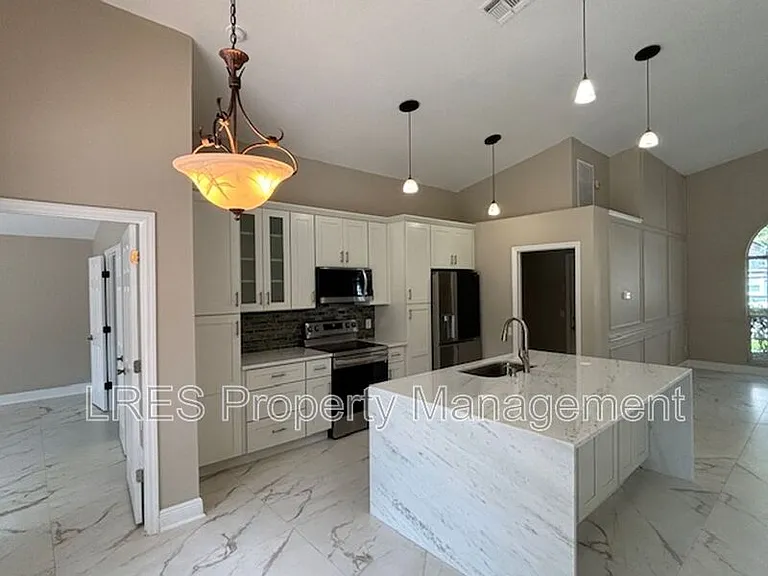 1028 Kerwood Cir — Photo 11