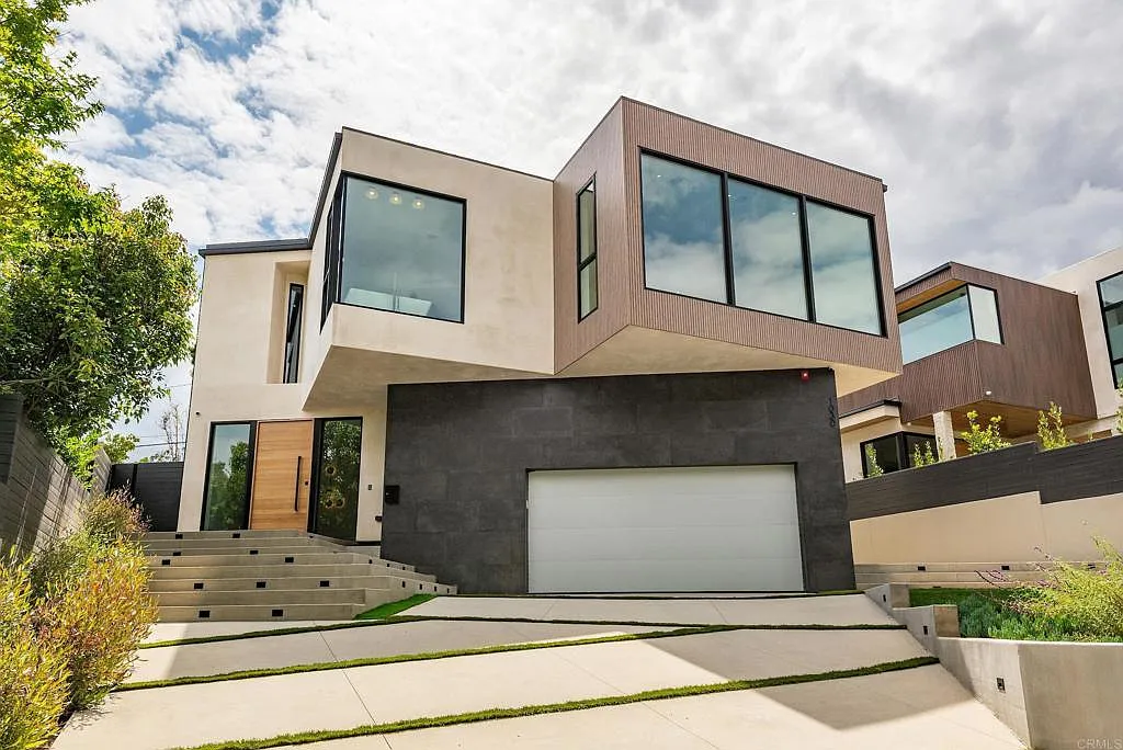 5 bed, 5.5 bath, 5111 sqft, $37,500 — Photo 1