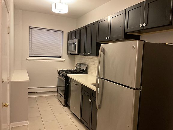 2nd image of 837 W Sunnyside Ave APT 208