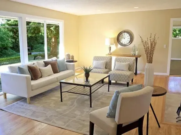 8004 Talbot Rd, Edmonds, WA 98026