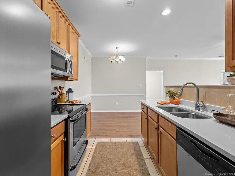 1329 Kershaw Loop #138 — Photo 7