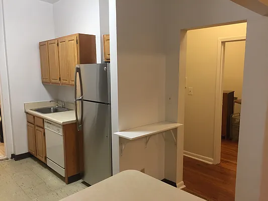 Rented by Metroline Realty | media 7