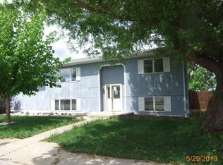 405 Poplar Ave, Glendive, MT 59330