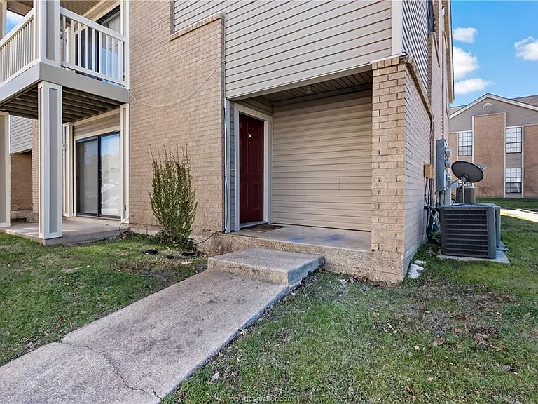 1112 Autumn Cir #D — Photo 2