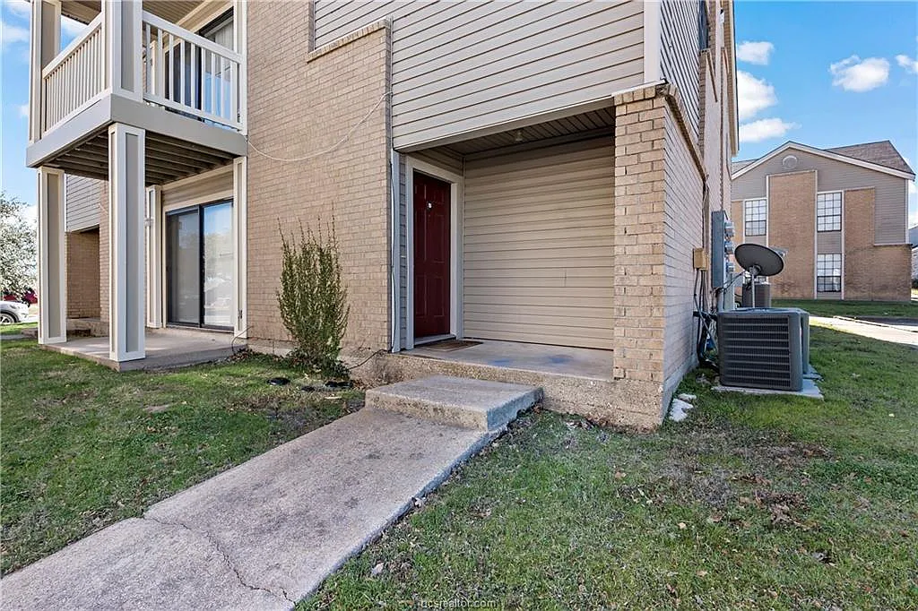 Building Photo - 1112 Autumn Cir #D