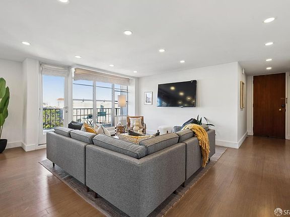3rd image of 2040 Franklin St APT 1209