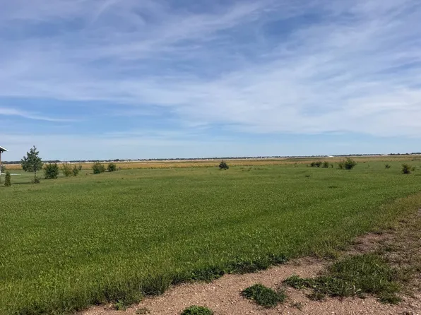 604 Aspen Ln, Devils Lake, ND 58301