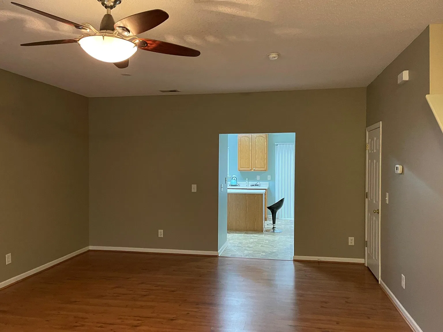 3 bed, 2.5 bath, 1440 sqft, $1,750 — Photo 3
