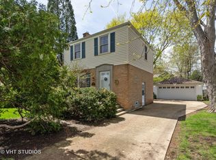 423 Buckingham Pl, Libertyville, IL