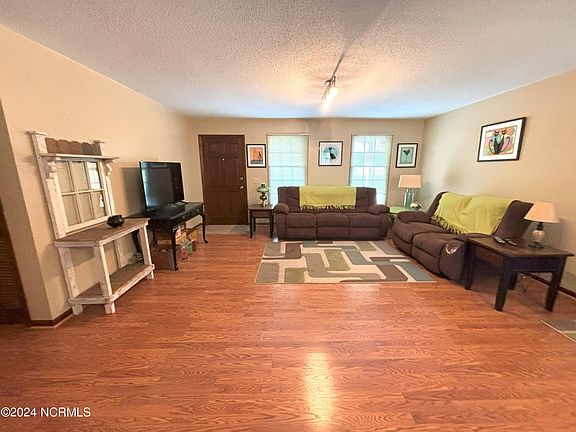 3rd image of 401 Eastway Avenue