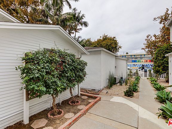 3rd image of 11918 Rochester Ave