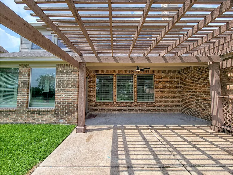 23111 Broad Springs Ct — Photo 43
