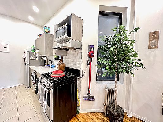 2nd image of 199 Bridge St #3-A