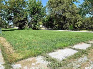 1218 N Market St, Marion, IL 62959