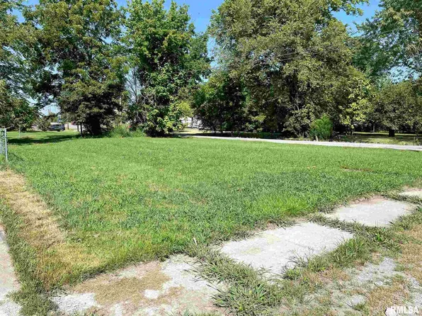 1218 N Market St, Marion, IL 62959