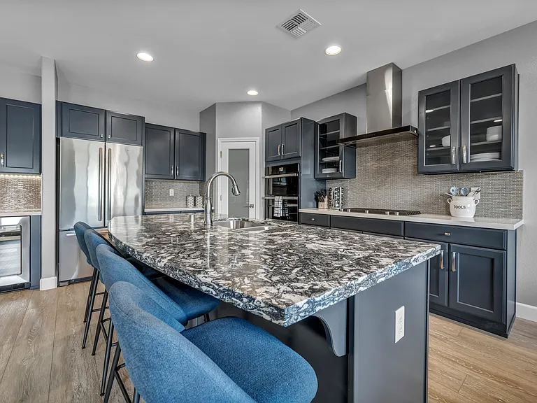 518 Riverbed Cir — Photo 2
