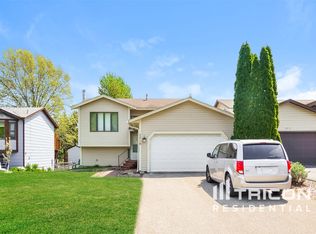 2016 Vienna Ln, Eagan, MN 55122