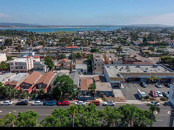 3rd image of 2025 Garnet Ave