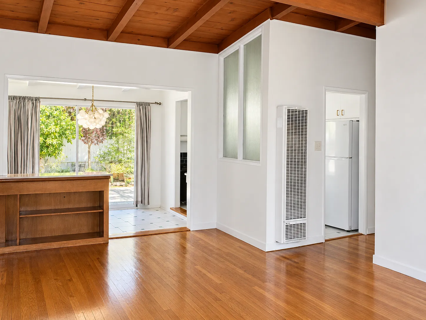 3 bed, 1.5 bath, 1132 sqft, $4,000 — Photo 4