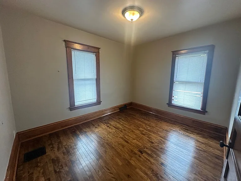 453 Wheeler St N — Photo 16
