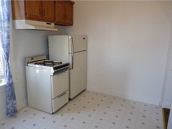 Kitchen (other side)